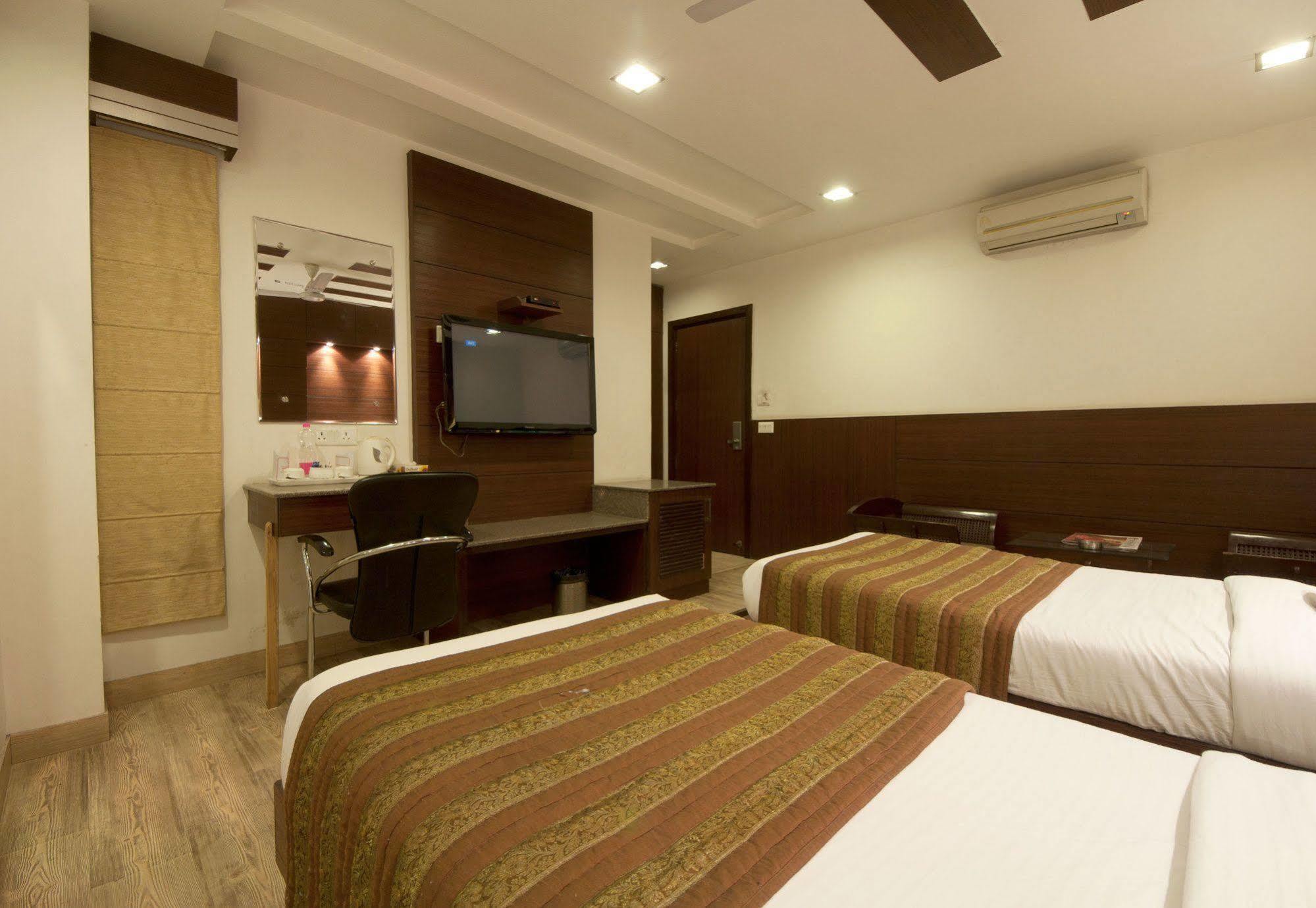 Hotel Amaltas International - Delhi-16 Nowe Delhi Zewnętrze zdjęcie