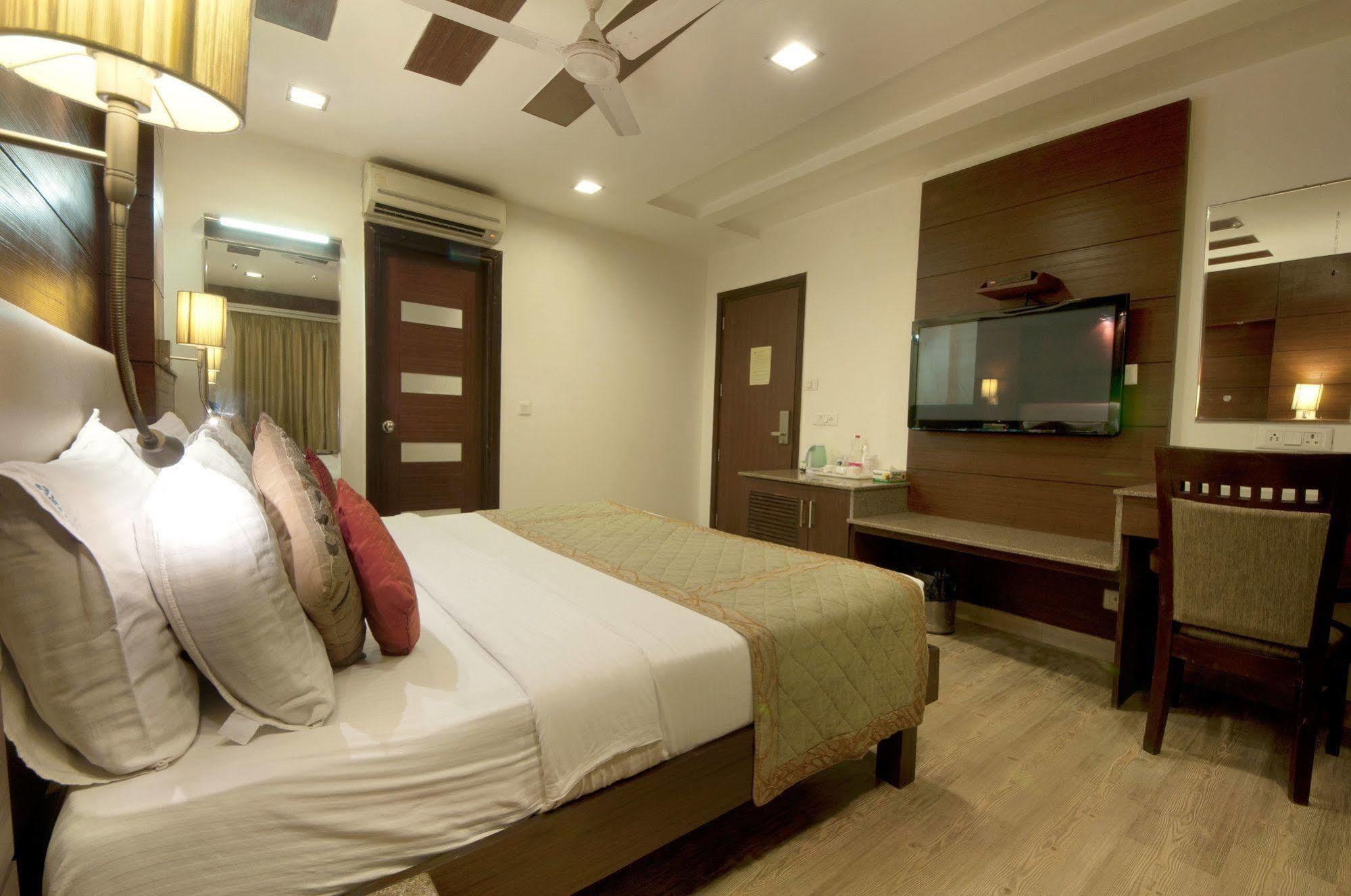 Hotel Amaltas International - Delhi-16 Nowe Delhi Zewnętrze zdjęcie