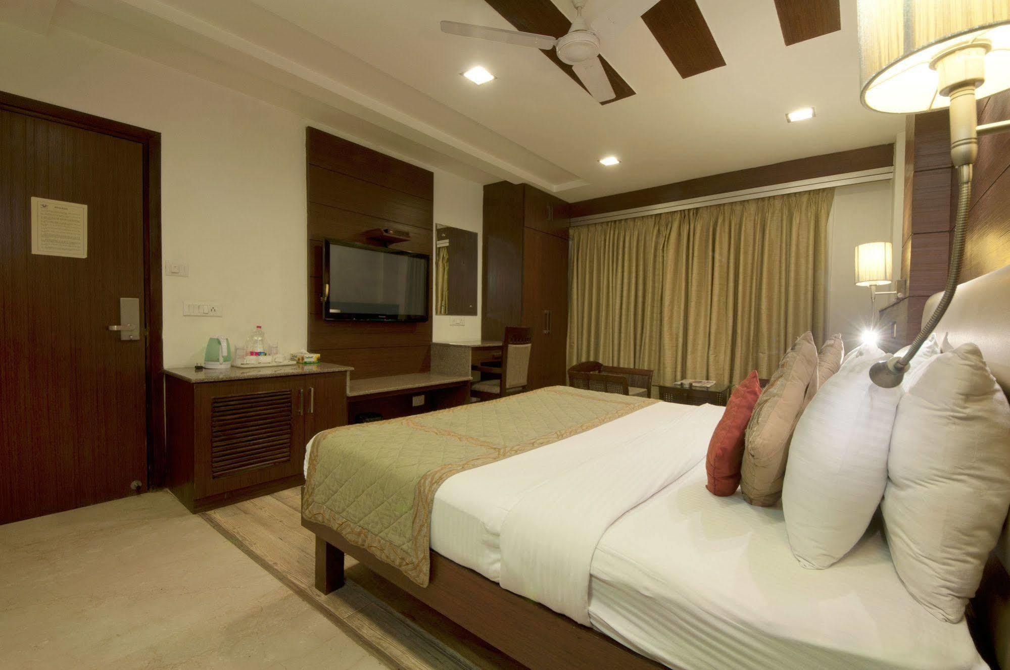 Hotel Amaltas International - Delhi-16 Nowe Delhi Zewnętrze zdjęcie