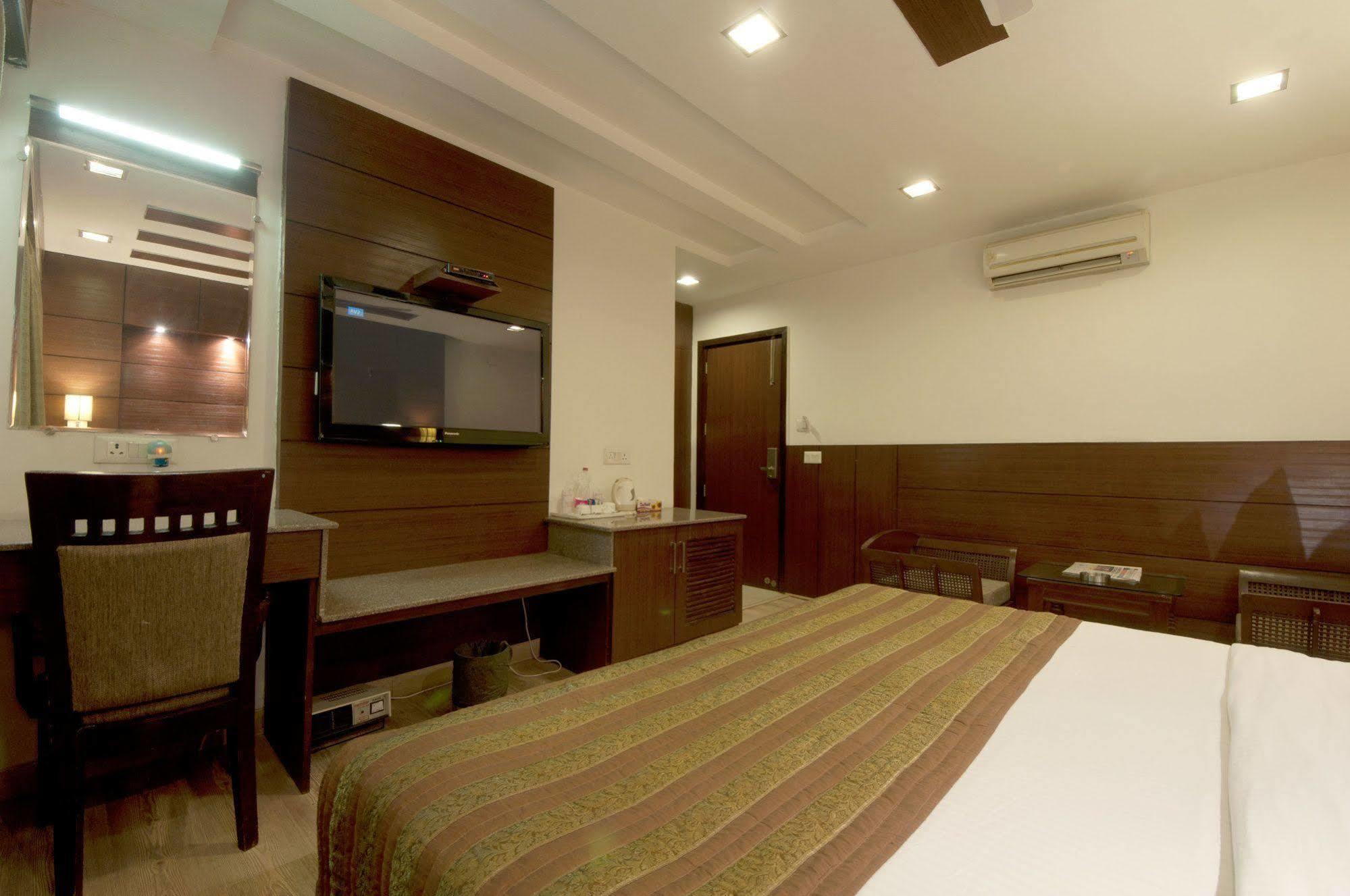 Hotel Amaltas International - Delhi-16 Nowe Delhi Zewnętrze zdjęcie